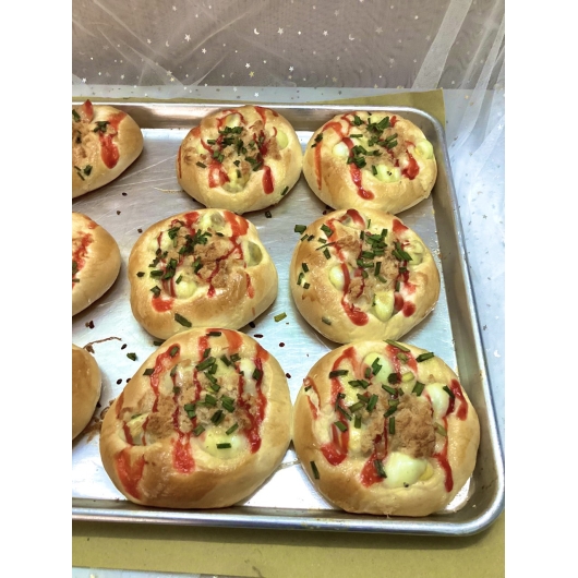 Bánh mì trứng cút và chà bông