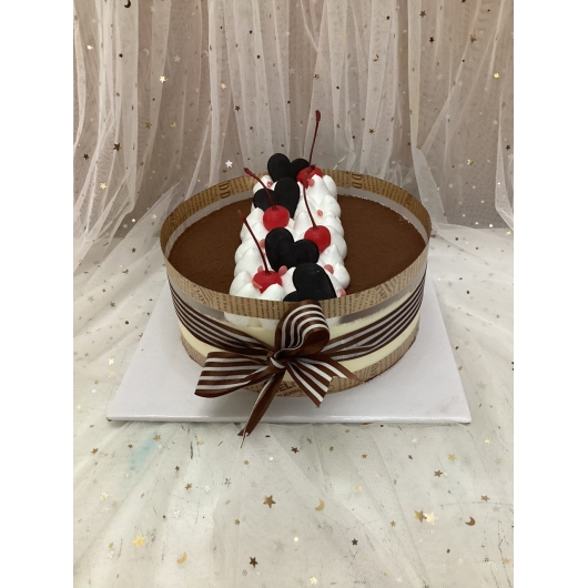 Bánh kem cherry chocolate sang trọng